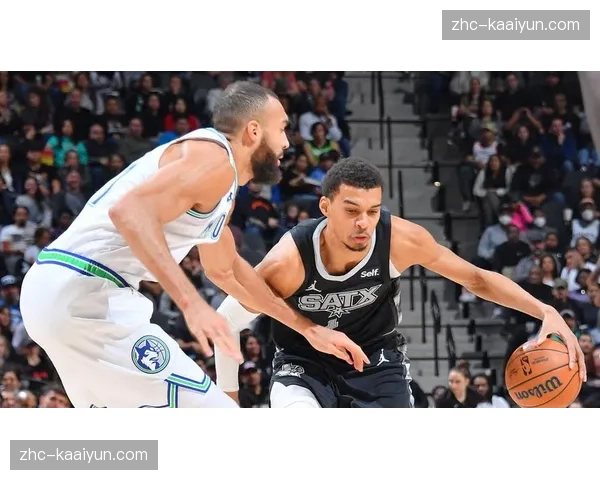 马刺文班亚马32+12+8展现空间型五号位价值，高位策应激活全队三分